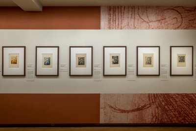 De zes etsen die Vincent van Gogh maakt van het portret van Dr. Gachet in de tentoonstelling ‘Dr. Gachet & Van Gogh. Experimenteren met etsen’. Foto: Luuk Kramer