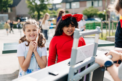 p Openbare Basisschool Syncope in Almere werd een Van Gogh Museum Edition bezorgd: een hoogwaardige 3D-reproductie van een van de meesterwerken van Vincent van Gogh. Foto: Ruben Philipse 