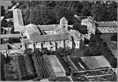 Luchtfoto van de psychiatrische instelling Saint-Paul-de-Mausole in Saint-Rémy. Vincent van Gogh verbleef daar van mei 1889 tot mei 1890.