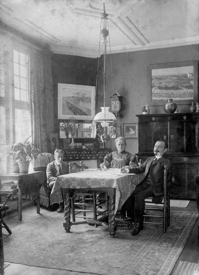 Vincent van Gogh, Jo Cohen Gosschalk-Bonger and Johan Cohen Gosschalk in the dining room of the house at 77 Koninginneweg, Amsterdam, late 1910 or early 1911. 