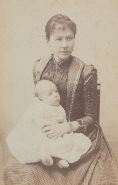 Jo van Gogh-Bonger met haar babyzoon Vincent Willem op schoot, 1890